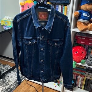 Like New Levi's Men's Dark Blue Denim Jacket